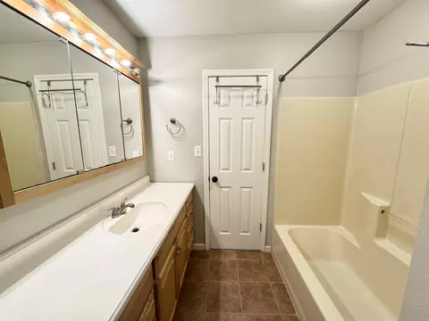 Bath - 120 Palmetto Dr, Crestview, FL 32539 photo 2 of 5