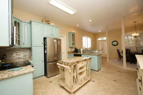 Kitchen - 4629 Sunset Pointe, Destin, FL 32541 photo 3 of 4