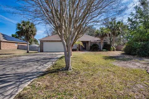 1852 Candlewood Dr, Navarre, FL 32566