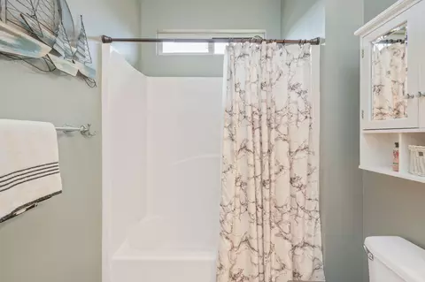 Bath - 4664 Browning Ct, Crestview, FL 32539 photo 7 of 10