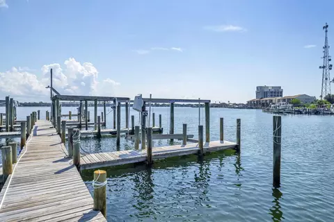 421 Waterway Ln, Fort Walton Beach, FL 32547