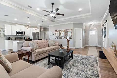 10 Lucky Ln, Mary Esther, FL 32569