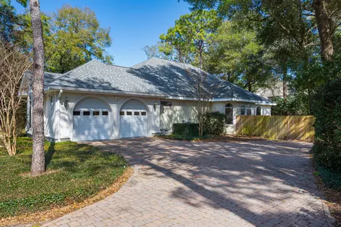 831 Coldwater Creek Cir, Niceville, FL 32578