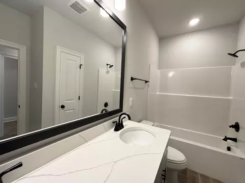 Bath - 234 E Tweet St, Freeport, FL 32439 photo 4 of 4