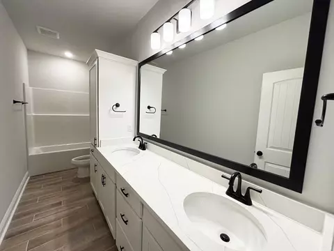 Bath - 234 E Tweet St, Freeport, FL 32439 photo 3 of 4