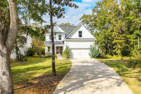 151 Redfish Point Dr, Freeport, FL 32439