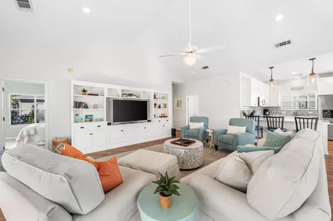 4472 Clipper Cv, Destin, FL 32541