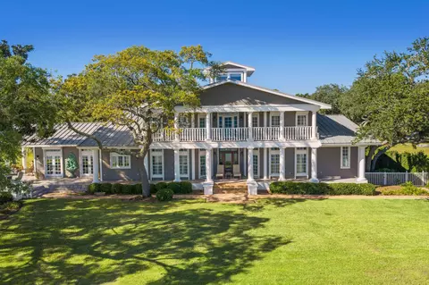 11 Paradise Point Rd, Shalimar, FL 32579