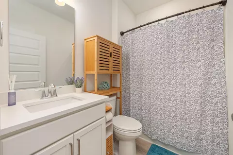 Bath - 165 Blooming Cv, Crestview, FL 32539 photo 4 of 6