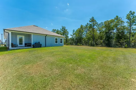 Exterior - 165 Blooming Cv, Crestview, FL 32539 photo 5 of 8