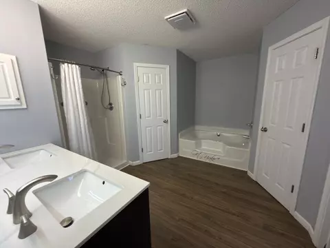 Bath - 2673 Paddock Cir, Crestview, FL 32536 photo 1 of 4