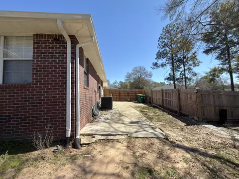 Exterior - 2673 Paddock Cir, Crestview, FL 32536 photo 6 of 7
