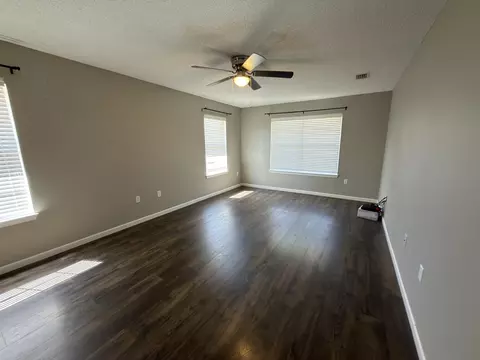 Living - 2673 Paddock Cir, Crestview, FL 32536 photo 3 of 6