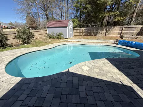 Exterior - 2673 Paddock Cir, Crestview, FL 32536 photo 2 of 7