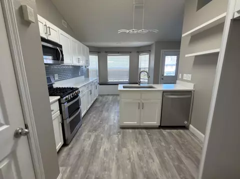 Kitchen - 2673 Paddock Cir, Crestview, FL 32536 photo 1 of 2
