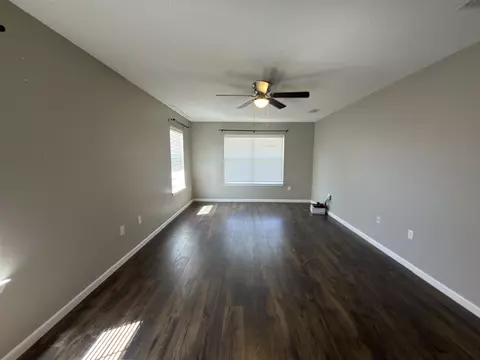 Living - 2673 Paddock Cir, Crestview, FL 32536 photo 4 of 6