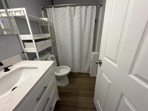 Bath - 2673 Paddock Cir, Crestview, FL 32536 photo 3 of 4