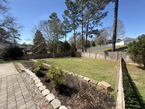 Exterior - 2673 Paddock Cir, Crestview, FL 32536 photo 4 of 7