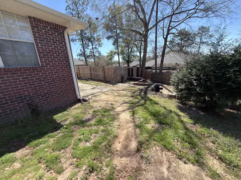 Exterior - 2673 Paddock Cir, Crestview, FL 32536 photo 5 of 7