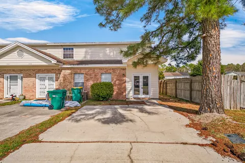 1847 Whispering Oaks Ln, Fort Walton Beach, FL 32547