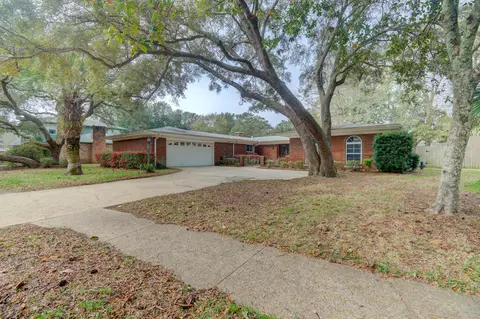 613 NE Cambridge Ave, Fort Walton Beach, FL 32547