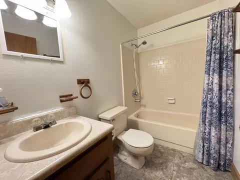Bath - 2928 Aplin Rd, Crestview, FL 32539 photo 3 of 3