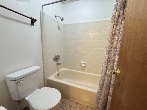 Bath - 2928 Aplin Rd, Crestview, FL 32539 photo 2 of 3