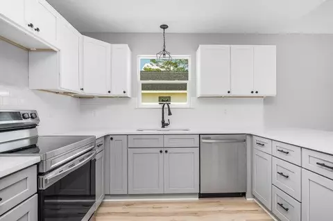 Kitchen - 5428 Bayleaf Dr, Crestview, FL 32539 photo 2 of 2
