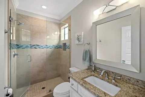 Bath - 1976 Baytowne Loop, Miramar Beach, FL 32550 photo 3 of 4