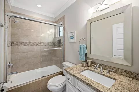 Bath - 1976 Baytowne Loop, Miramar Beach, FL 32550 photo 4 of 4