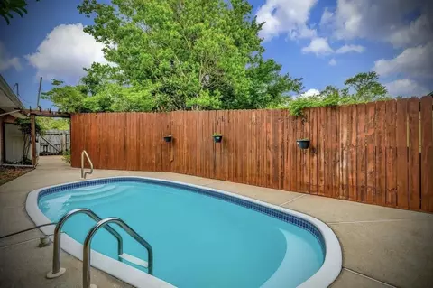 6020 Toulouse St, Gulf Breeze, FL 32563