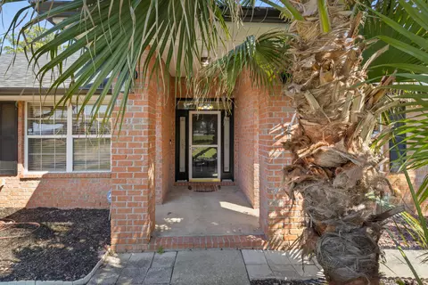 6020 Toulouse St, Gulf Breeze, FL 32563
