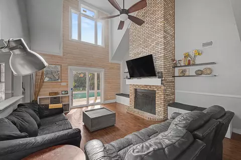1004 Sandra Dr, Mary Esther, FL 32569