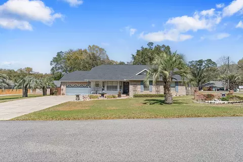 Exterior - 4559 Scarlet Dr, Crestview, FL 32539 photo 6 of 8