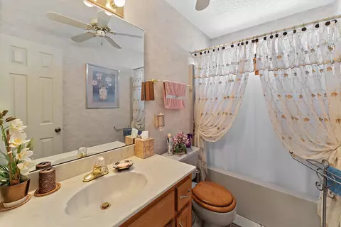 Bath - 4559 Scarlet Dr, Crestview, FL 32539 photo 1 of 3