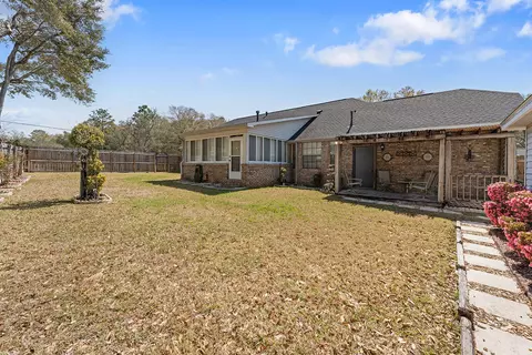 Exterior - 4559 Scarlet Dr, Crestview, FL 32539 photo 3 of 8