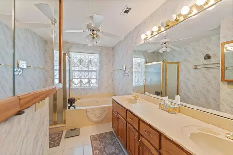 Bath - 4559 Scarlet Dr, Crestview, FL 32539 photo 2 of 3