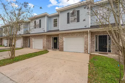 996 Leigh Ann Ln, Fort Walton Beach, FL 32547