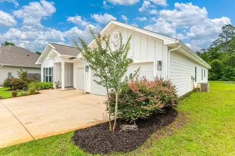 Exterior - 48 Hammock Cir, Freeport, FL 32439 photo 3 of 14
