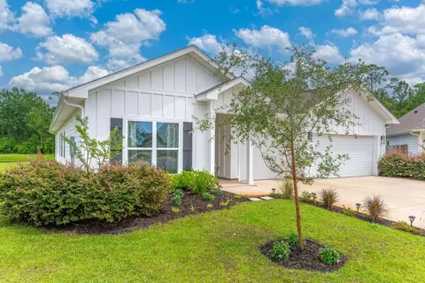 48 Hammock Cir, Freeport, FL 32439
