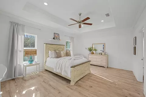 Bedroom - 48 Hammock Cir, Freeport, FL 32439 photo 1 of 9