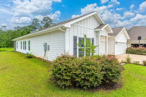 Exterior - 48 Hammock Cir, Freeport, FL 32439 photo 4 of 14