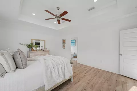 Bedroom - 48 Hammock Cir, Freeport, FL 32439 photo 2 of 9