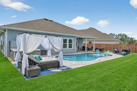 27 E Oak Trees Ln, Freeport, FL 32439