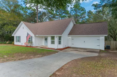 Exterior - 2751 Keats Dr, Crestview, FL 32539 photo 2 of 9