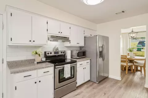 Kitchen - 2751 Keats Dr, Crestview, FL 32539 photo 3 of 4