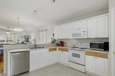 Kitchen - 1273 Jefferyscot Dr, Crestview, FL 32536 photo 4 of 4