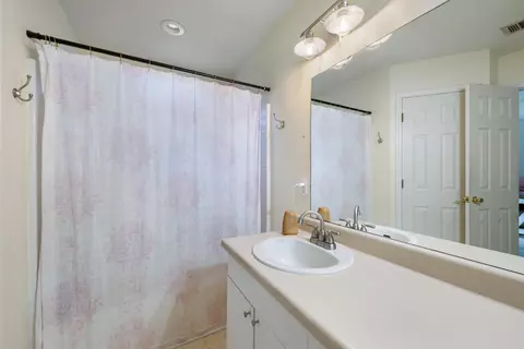 Bath - 1273 Jefferyscot Dr, Crestview, FL 32536 photo 1 of 3