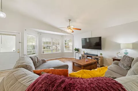 Living - 1273 Jefferyscot Dr, Crestview, FL 32536 photo 2 of 2