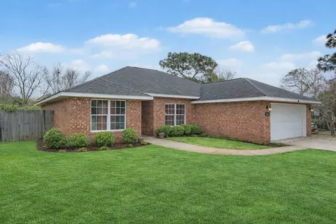 2202 Palo Alto St, Navarre, FL 32566